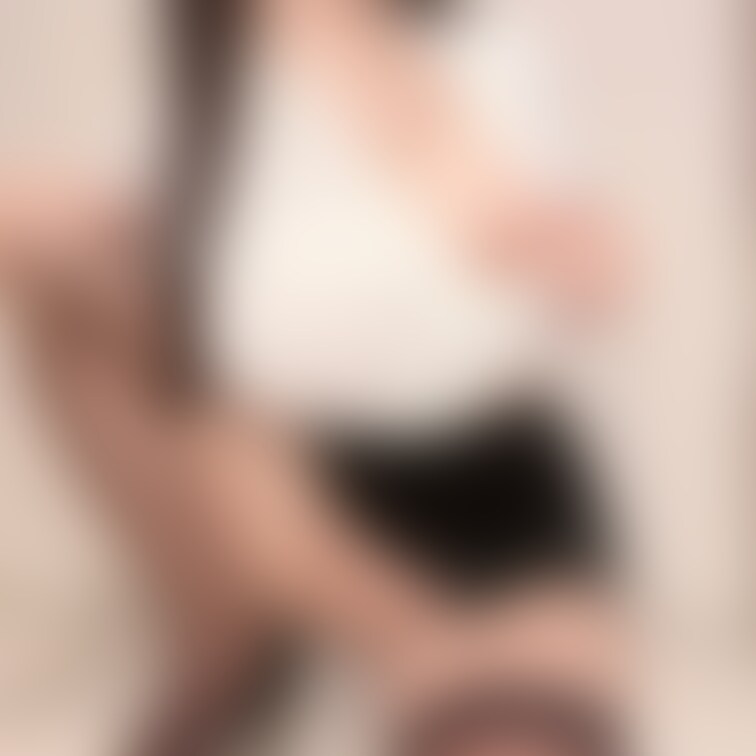 後編🔞
そしてこれが社長室での姿です....💭
色々広げちゃってますねえ....♡