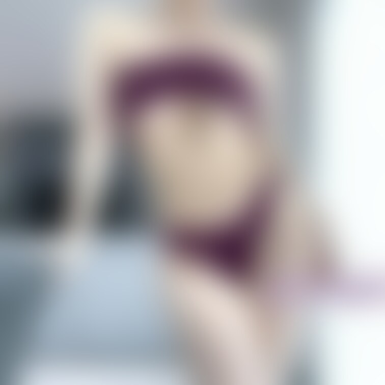 寝る時はこんな感じ💜パープルカラーの下着と下乳
