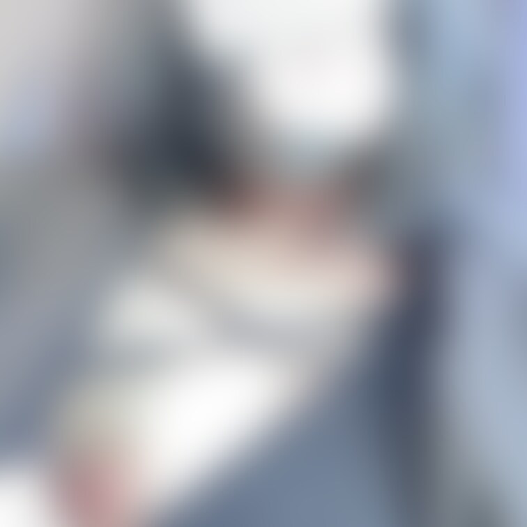 バスの中でドキドキしながら乳首見せつけ ♡