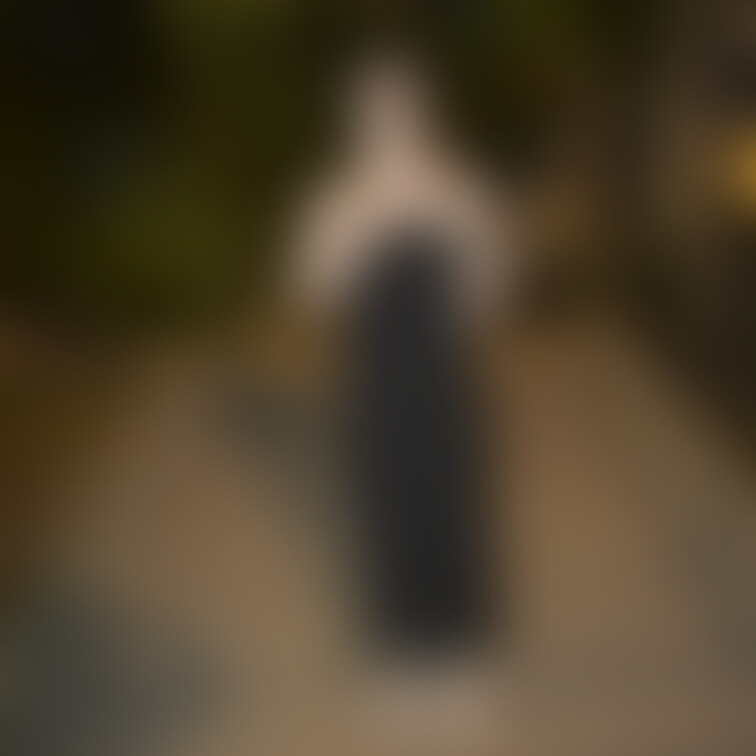 この下はノーブラノーパン。
この日の夜の公園は人が多め。