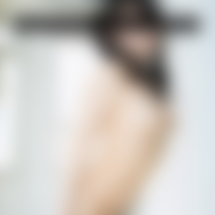 こちらの方もダンサーさんです。
腰からおしりのライン、
お腹から胸へのライン、
美しすぎます❁⃘*.゚