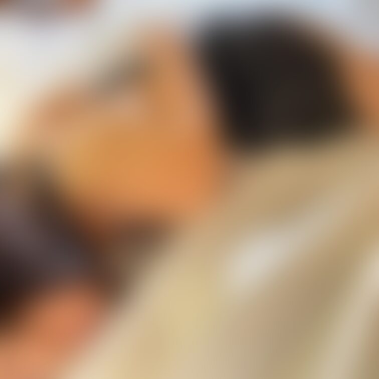 息を飲み声を抑えてるけど、体はとても正直。なぞる2本の指の加速が止まらない。