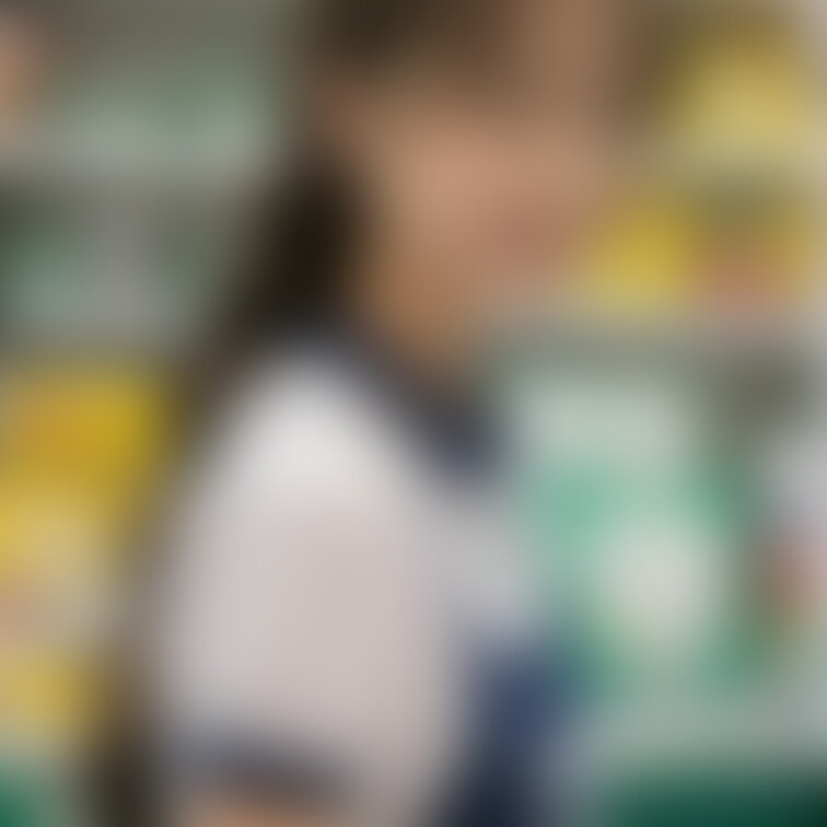 何となくスーパーの店員さんを作ってみました。 棚の感じが海外のスーパーみたいですね。