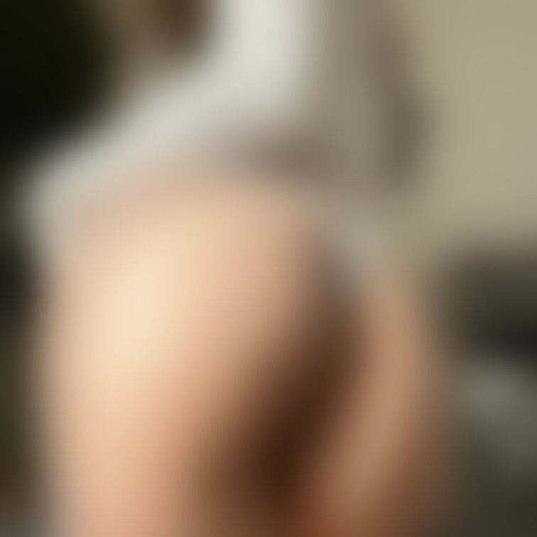 ヒップ100cm超えの迫力巨尻自撮り💗