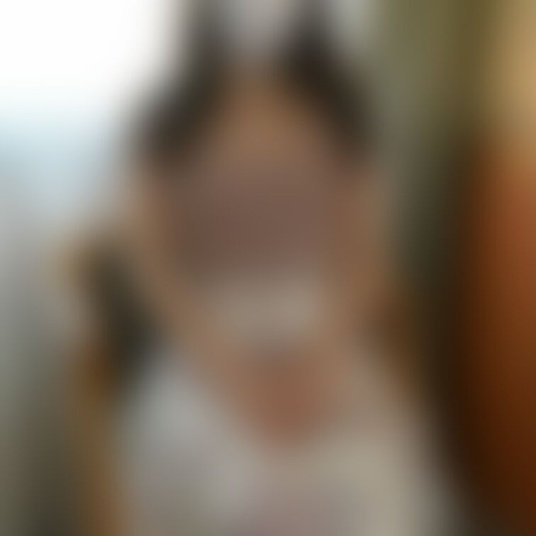 ロングスカートをたくし上げるのって何かエッチですよね？(#^.^#)

※コチラの画像は無料プラン加入でご覧になれま