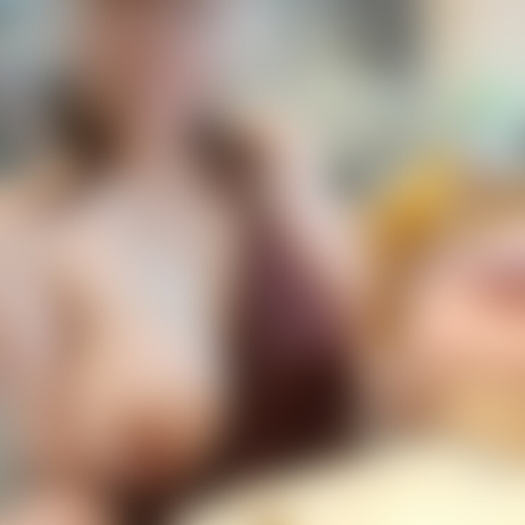 片方のおっぱいだけ目の前にして...食べさせてもらうのは興奮したりしますか...??♡