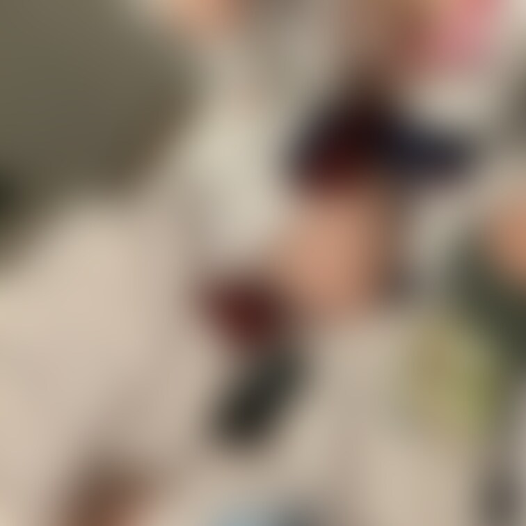 少し前の写真❣️

おっぱい谷間すごい😍
みんなコメントも良いねも沢山あってすごい…