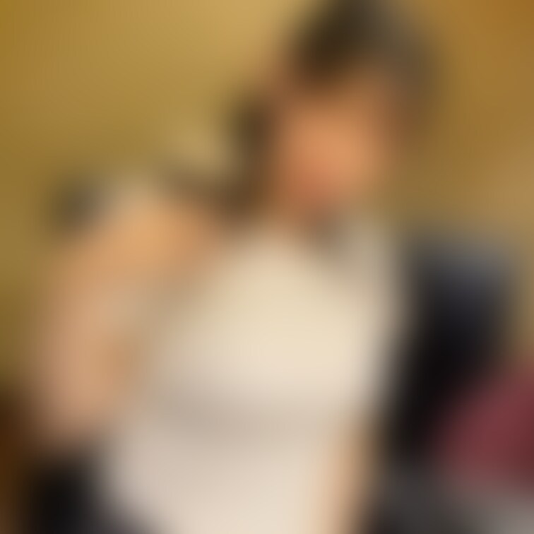 オフショット写真も楽しんでもらえたら嬉しいな♪
この写真は海外でのロケでした。
楽しかったなー♡
花金ですね！
