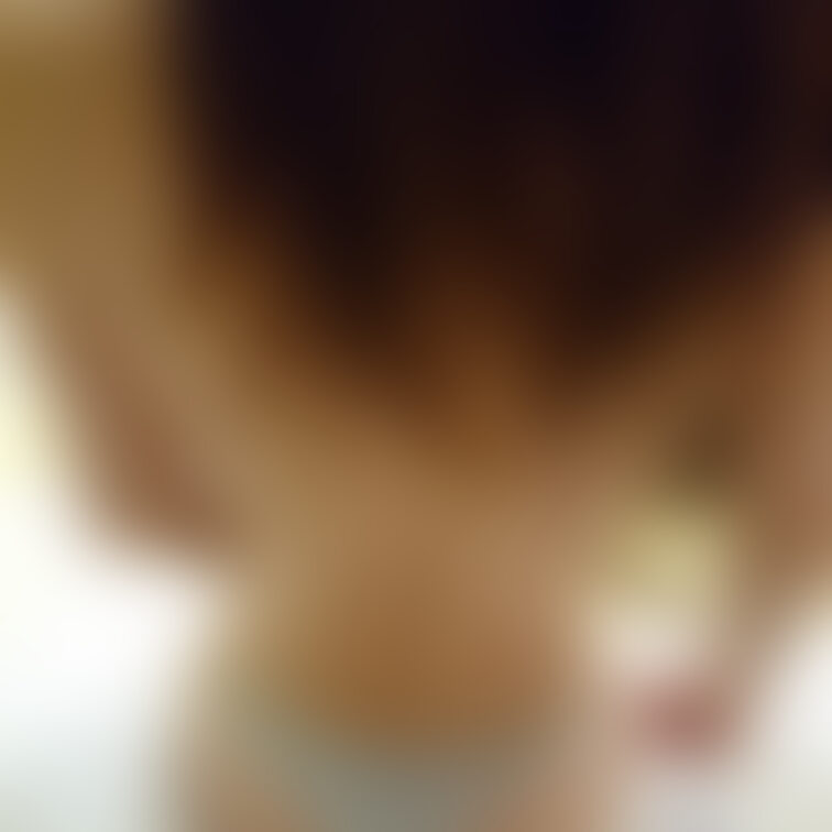 クリンです。
このアングルってくびれが強調されるからお気に入りです❤️
チンチは広角で撮ったからだよ〜って言ってます