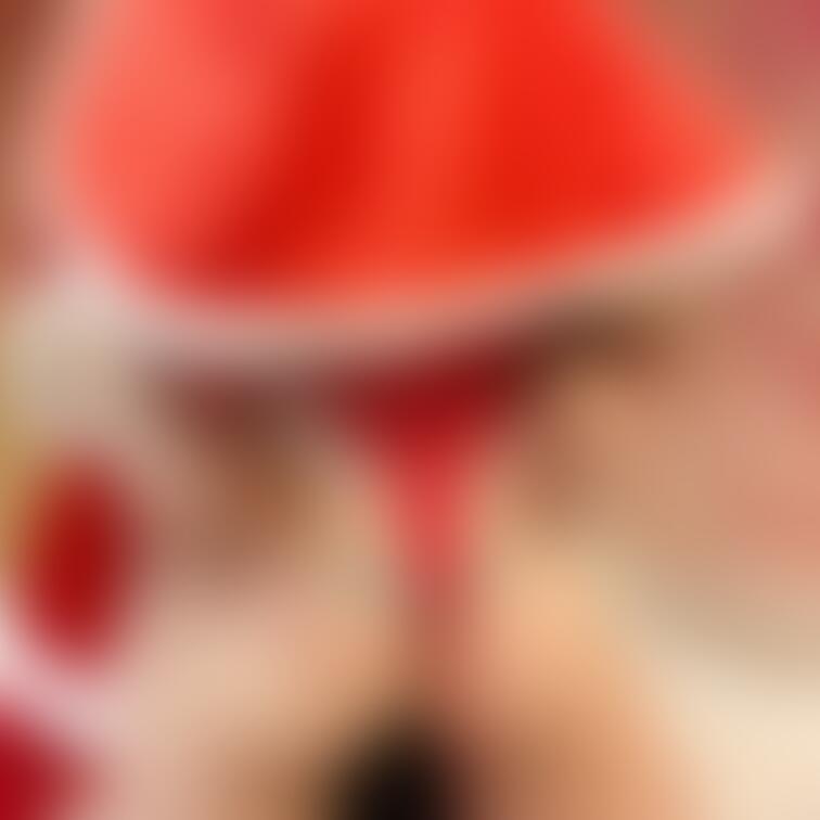 以前○○○で投稿していた百合百合サンタコスの自撮り写真を無料プランで少しだけ投稿です！みんなクリスマスはいかがお過ごしで