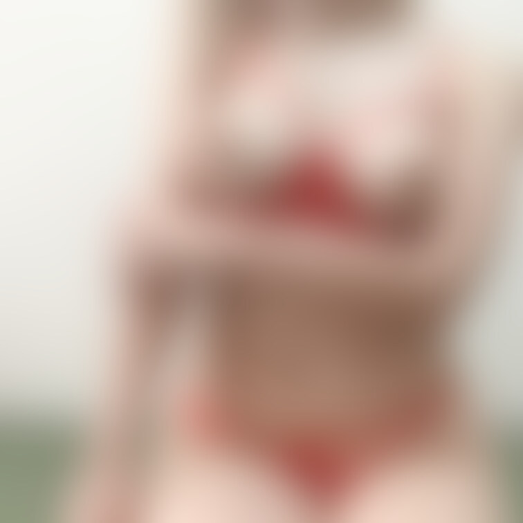 エッチな下着で綾波レイポーズ🙊

写真撮ってるときに思いついてとっさに撮ったんですけど、腕組むの、反対でしたかね、、