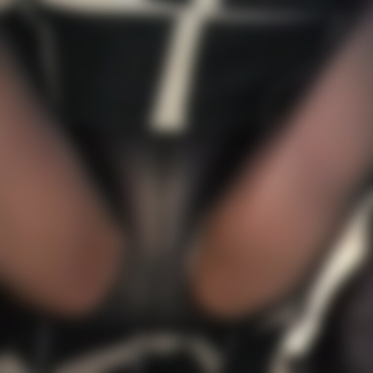 人妻パンチラ散歩〜黒ストッキング編〜