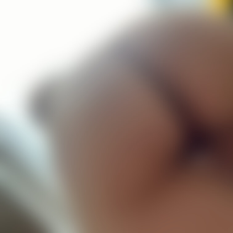 おしりで踏み潰しちゃいそう