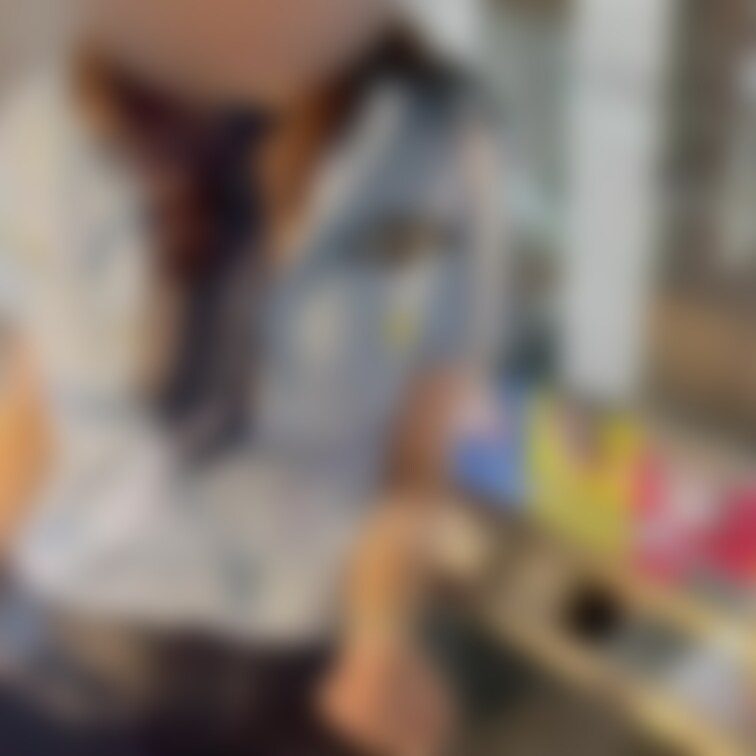お店のエレベーターホールで撮影📸
おっぱい出したまま外側向いて、お尻出してるHugに
「下から見られるで❣️」って彼