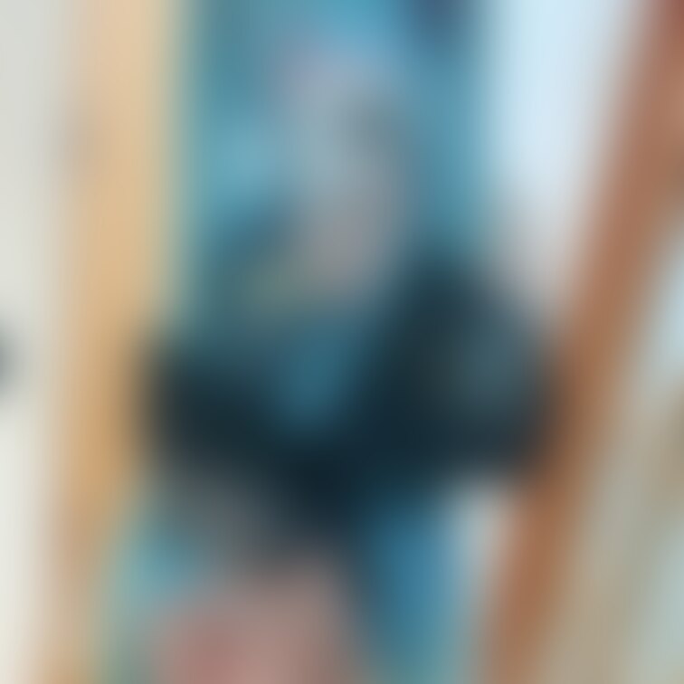 チラ見せミクさん