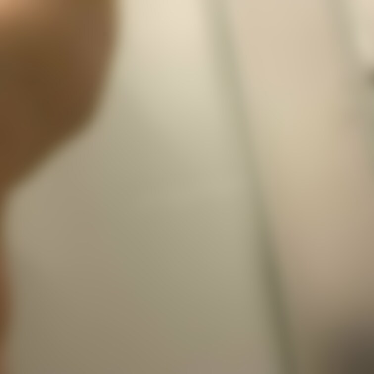 浴室おっぱいと唇💋