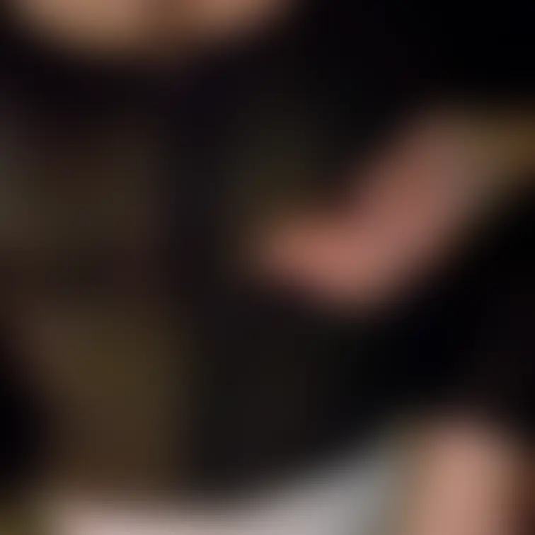 ♥️露出♥️後方の男性に揉まれる

ファスナーを上げてガードする彼女
私が手を伸ばして巨乳を揉むと
後方の男性達