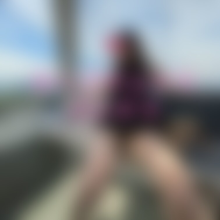 高所恐怖症の妻が
高速ロープウェイに乗った時の写真です♪
