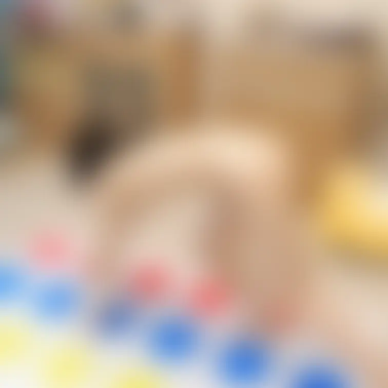 りんの全裸一人ツイスター。これは序の口でこの後とんでもない姿も見せてくれました。

セクシーアイドル虎の穴・りん編a