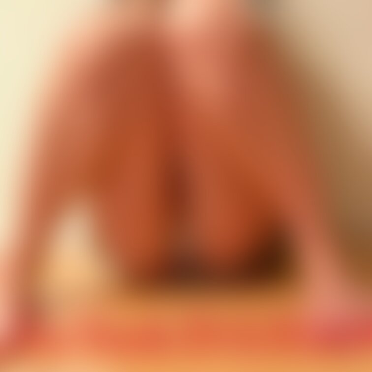 部屋でパンチラ
家庭内○○○
