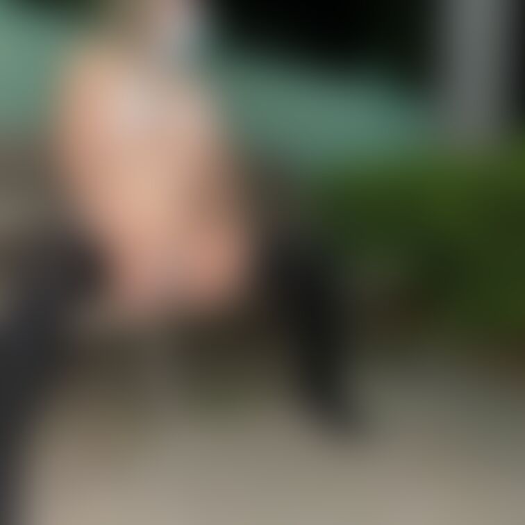 牛さんマイクロビキニ露出🐄👙