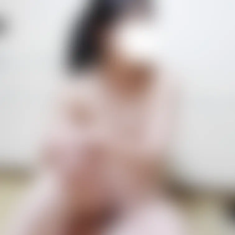 弥生の全裸パーティー兼公開撮影での一コマ。一般参加男性の前ですが、全裸でくつろいでます。

セクシーアイドル虎の穴・