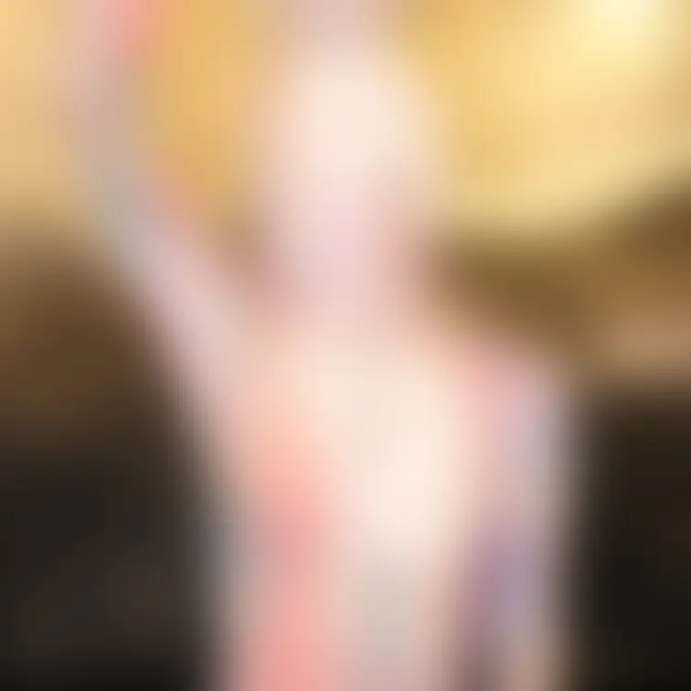 【金髪美女のペイントメッシー】
可愛い女の子がノリノリでペイントメッシーに挑戦してくれました!初めから白いペイントを