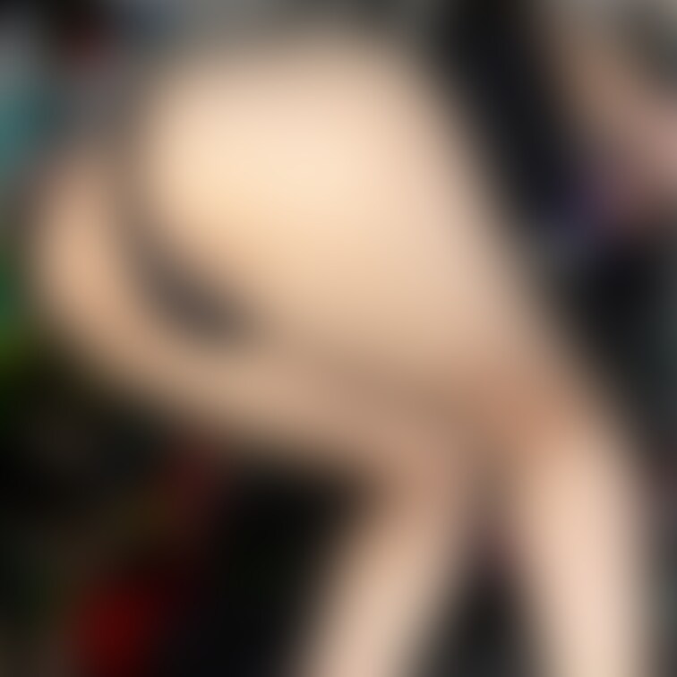 アザもない綺麗な🍑

パンツ🩲をずらして、こんにちは😃してる写真はワンコインプランにあるよ❓😳