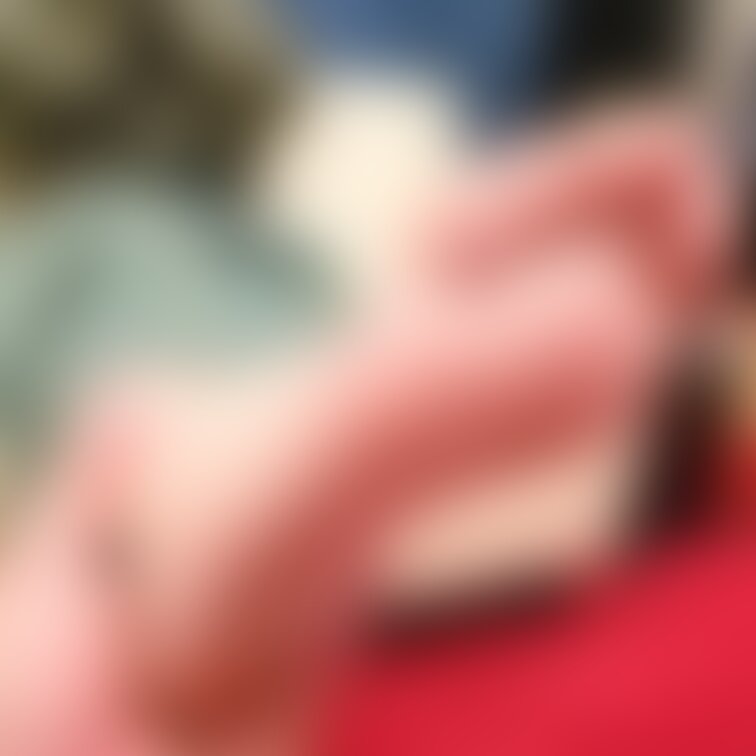 昔面倒見てた子と再会しました今年●k卒業したとのことですので足の写真撮らせてもらったついでに前に教えた電気あんまもしても
