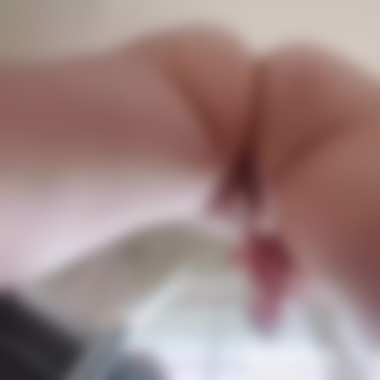 とってもエッチなアングルで中にちゅ〜っと注入💉しちゃう動画🥺❤️お膣の洗浄ジェル入れちゃいました🫶