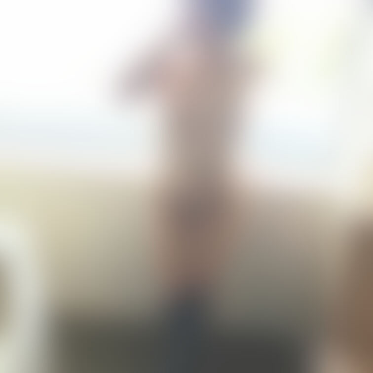 ブーツだけって、、
裸より、、、エロいですかぁ。。。