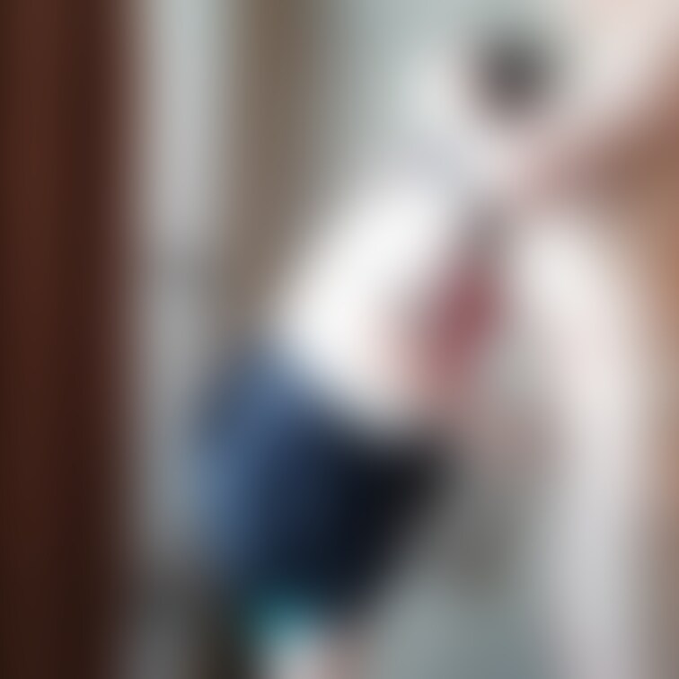 新シリーズ始まります。
悪友と妻がホテルでコスプレＨしてきたと報告された写真です。