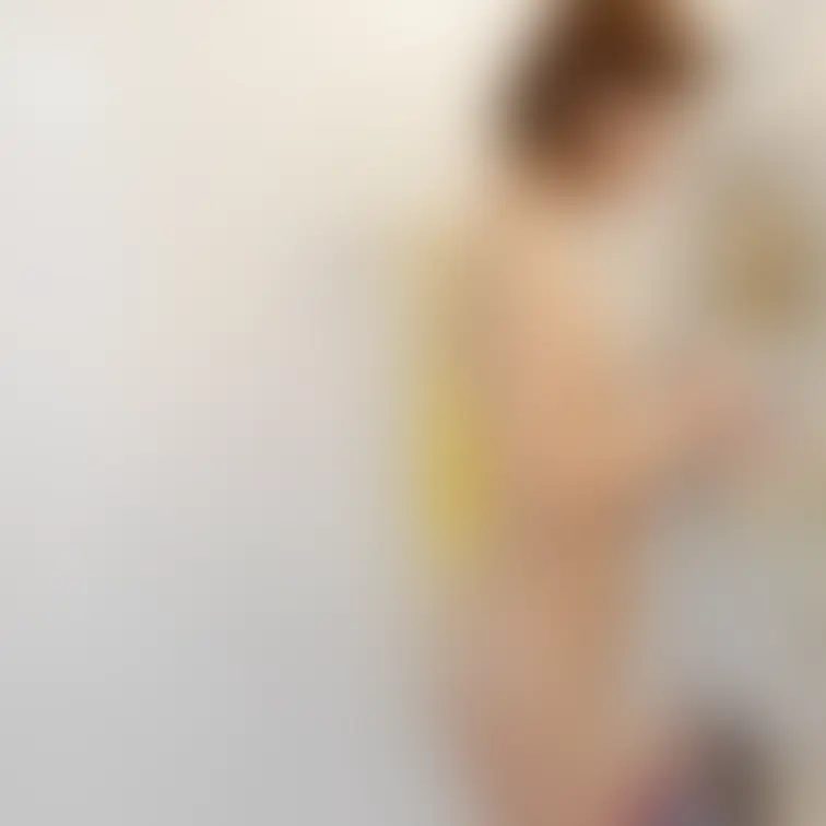 りりの全裸パーティー兼公開撮影での一枚。まずはシャワーを浴びてから会場に向かいます。スレンダーで美乳です。
ヌーデ