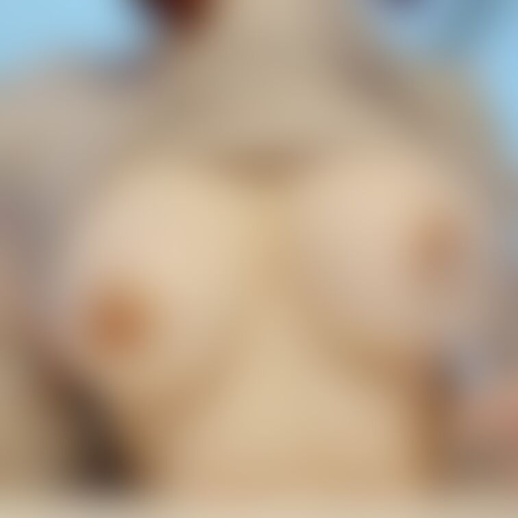 ［通常＆玄人］乳首と透明ディルド

透明ディルドとの記念写真×5枚って感じでちょっとおもろい

