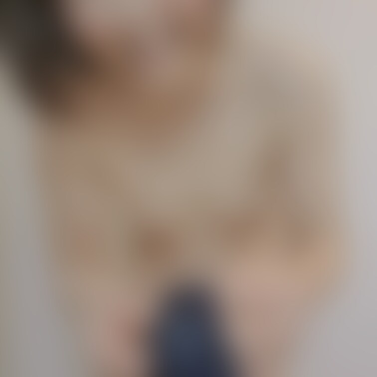 パンツ履いたまオナニーしたら
パンツに凄いお汁が🤣

もっと気持ち良くなりたくて
直接ローター当ててみた
これ