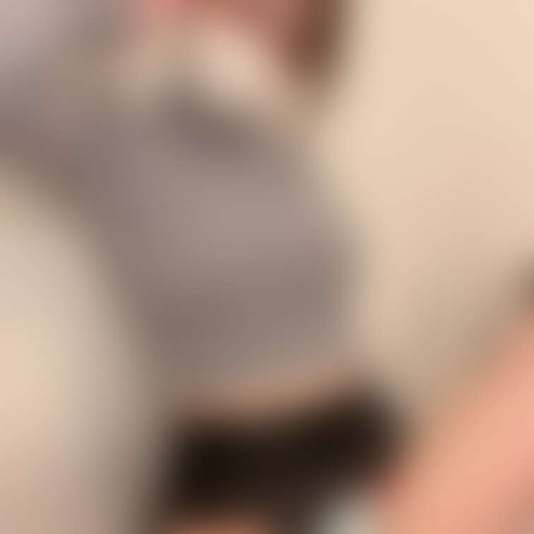 【えっちなお○○○さん🩶】

グレーニットにレザーのスカートってえっちなお○○○さんみあるよね🥹

チラ見せわざ