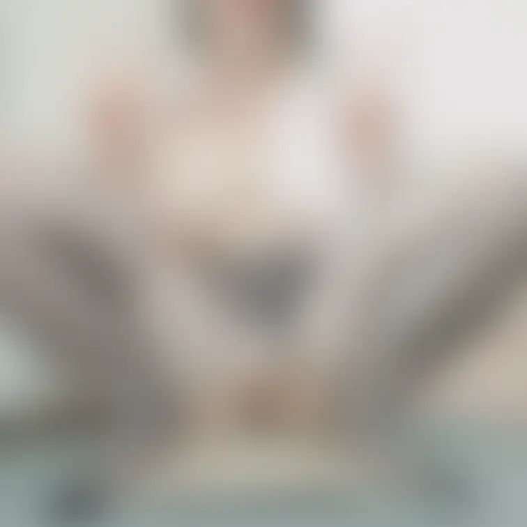 パンスト破かれちゃった///
えへへ…この写真、ちょっと大胆すぎたかな?🙈
でも、がに股アヘ顔Wピースであなたを誘っ