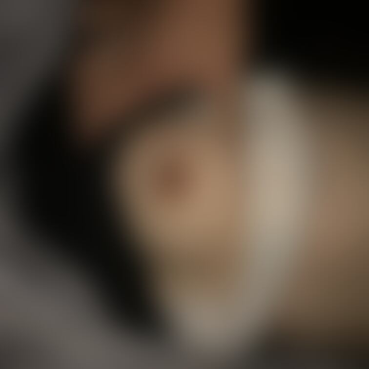 後輩ちゃんの可愛いおっぱい😍
妻と同じEカップですが乳輪な小さめ
しかし若い子なのでハリがすごい💓
吸い尽くしてや