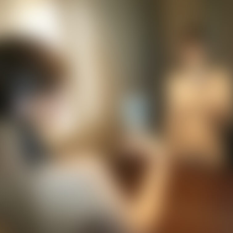 鏡越しだと自分だとわかるけどおっぱいって左右対称じゃないんだよ🙄