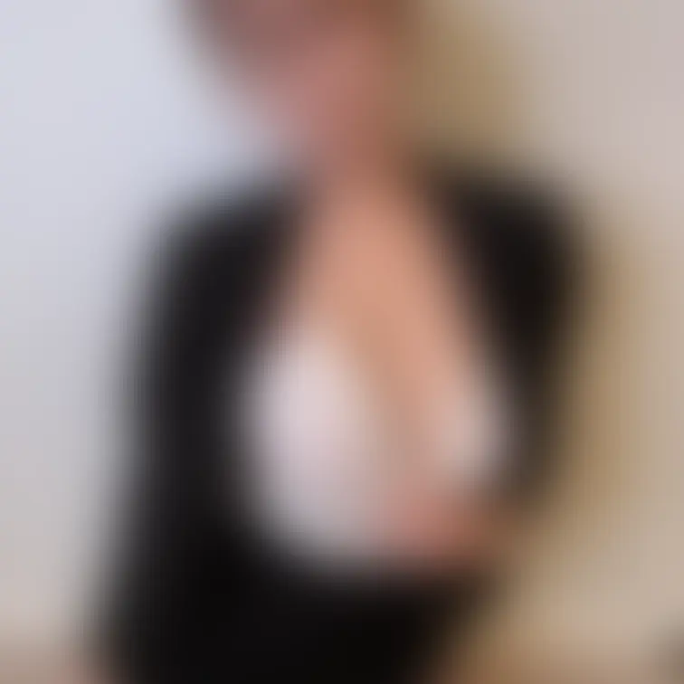 おもちゃ紹介するHカップ事務員。外にも中にも使えるアイテム。これってどうですか？
※本編は部長プランでご覧いただけます