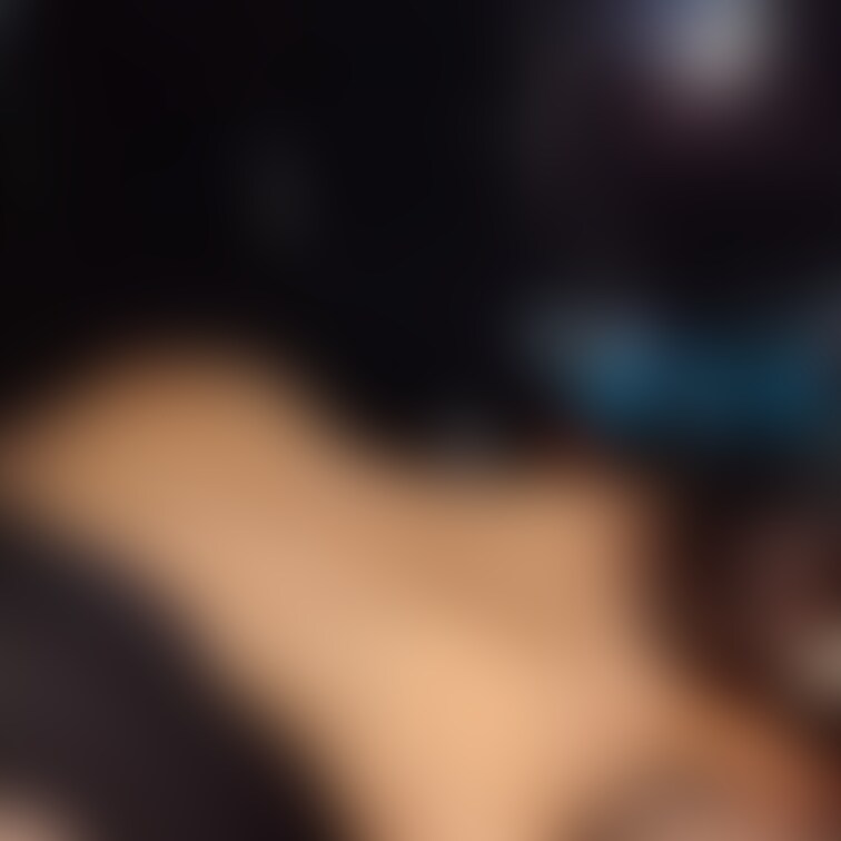 二人とも全裸でカーセックス、ルームミラーには脱いだ下着が・・・