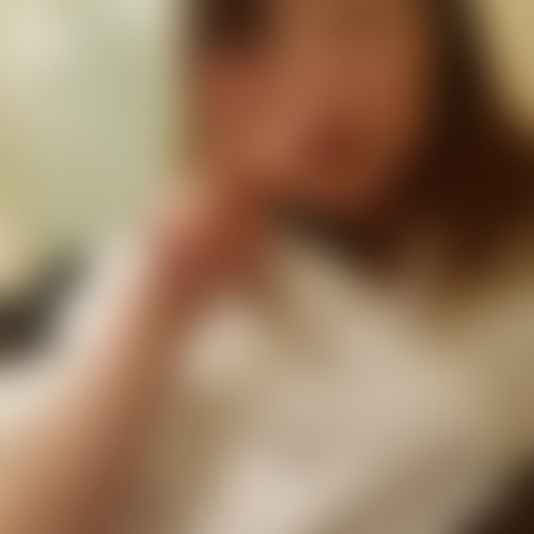 素人熟女介護士です。おっぱいは、めっちゃ小さいですけど、アナルもやらしてくれる、変態女です😊