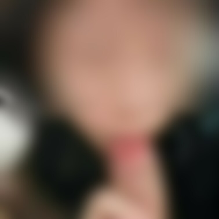 レディースデイなので旦那のものをペロペロするだけの動画です💕
ちゃんとモザイク処理してるけど消されないこと祈ります笑
