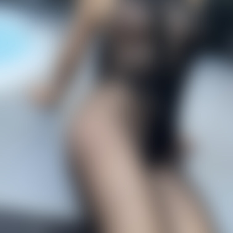 ボディストッキング達🥰
全裸よりセクシーだと思います♪
屋外撮影気持ち良いなと思いました。
乳首見えてますがこの見