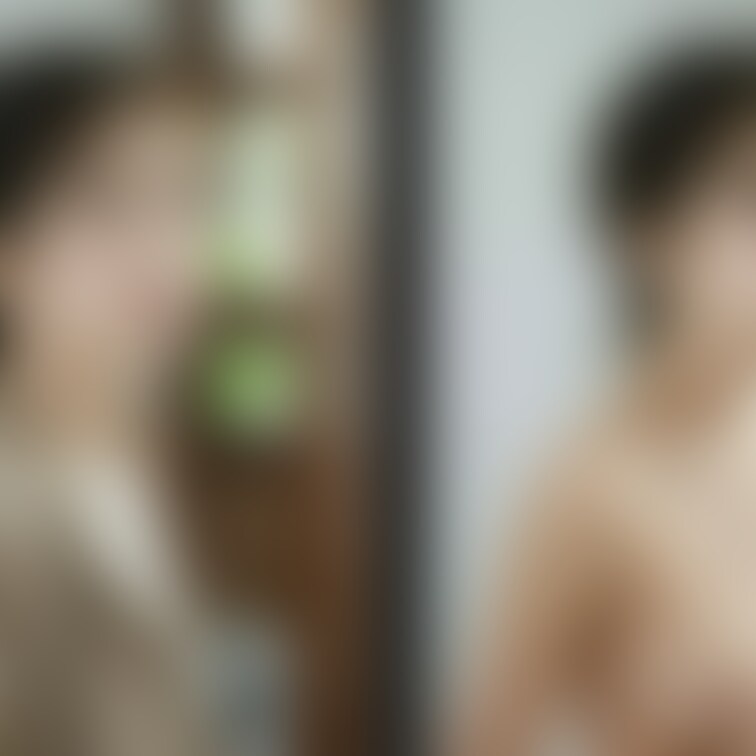 着衣と脱衣の並べた画像です    画像№1427