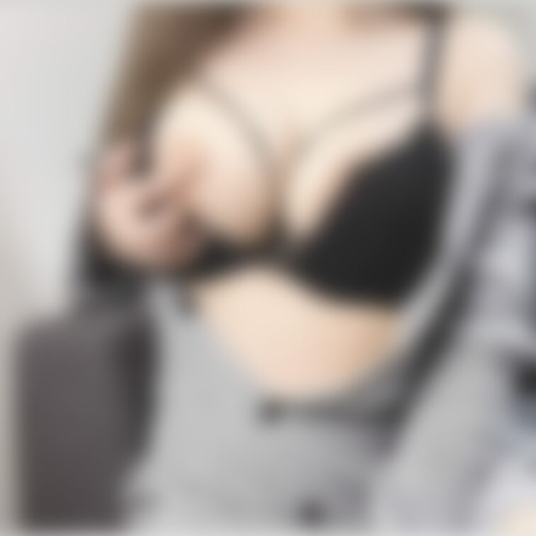 えちえちニットで、、、♡

このブラ可愛いって言ってくれるひと多い💓

いいねコメントしていってね💓