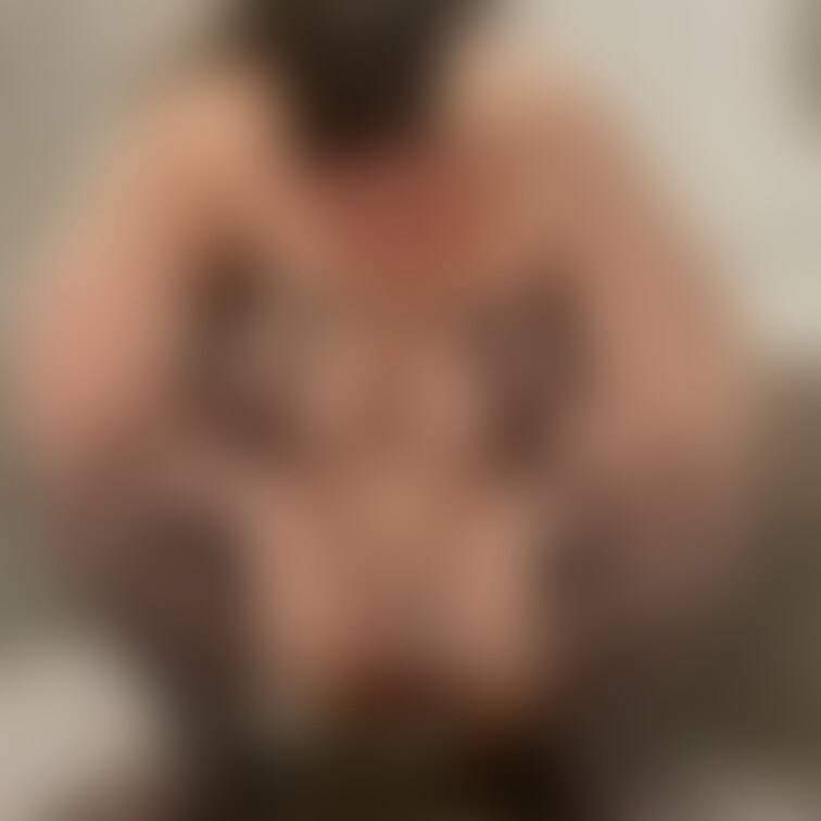 ムチムチ網タイツ着たぽっちゃり爆乳のおしっこ。動画は次回。