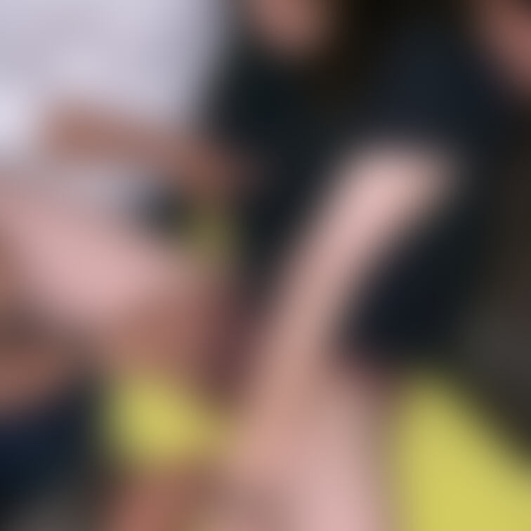 目の前で妻が脱がされていきます。
#人妻
#NTR
#寝取られ
#SEX
#3P
#他人棒
#フェラ
#