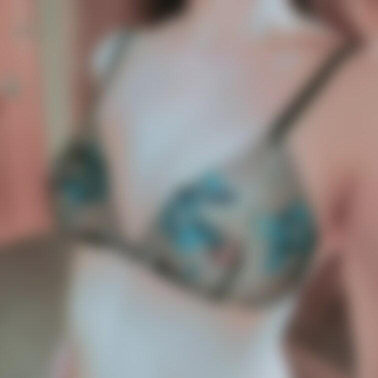 みなさん！お疲れ様です〜💕
いつもありがとうございます😊

今日はチクビがすっけすけな下着つけてみました！

