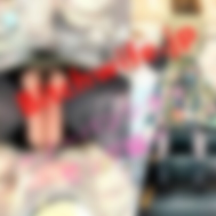 穴あき黒ストッキングノーパンショッピング～本編～
穴あき黒ストッキングでショッピングに行きました。
みてください。